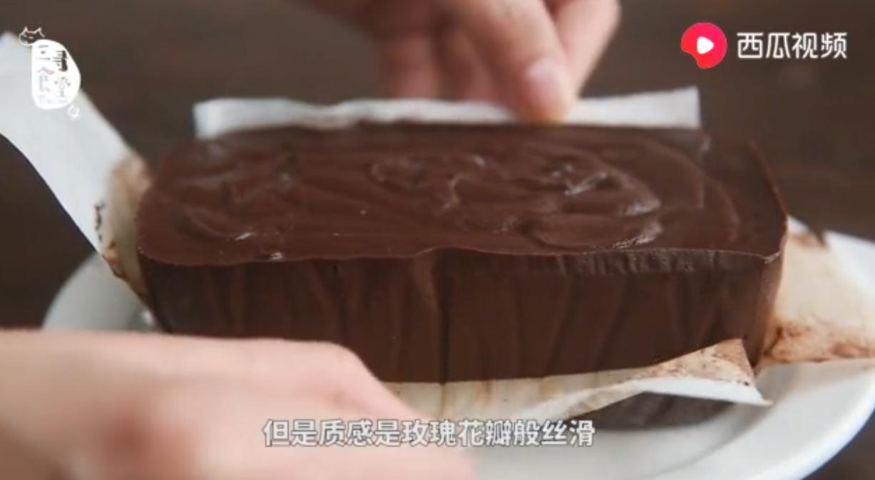 如何制作火山熔岩巧克力懒人版,自做熔岩巧克力