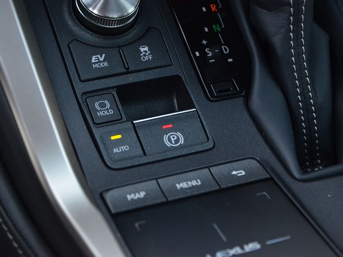 雷克萨斯nx300碰撞测试视频,雷克萨斯nx竞争对手