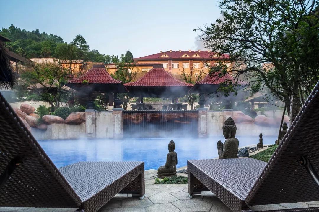 冬天怎么能少得了泡温泉,冬天泡温泉怎么不感冒