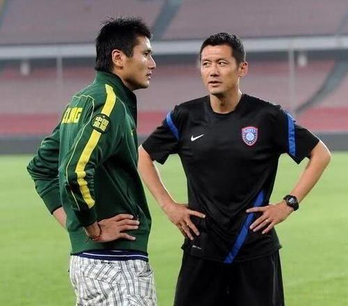 40岁中国足球留洋传奇宣布退役,目前留洋的中国足球运动员有哪些