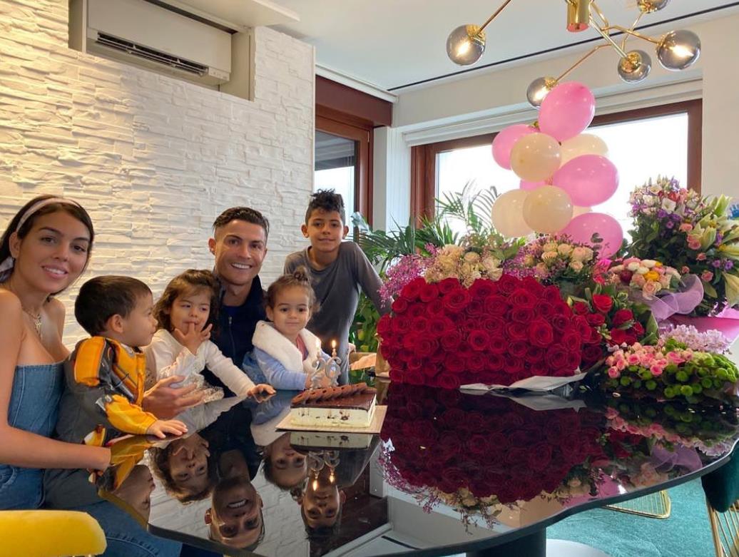 c罗确诊新冠后首次露面,c罗疫情居家锻炼