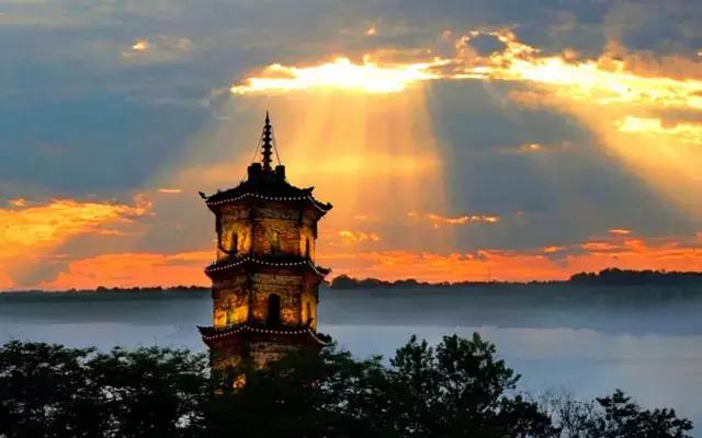 央视挖出来浙江冷门小城，小小鸭头都是世间绝味，人均100+住别墅