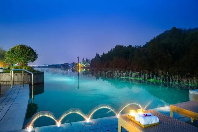 ¥599/套起!栖息30只孔雀!竹海环绕避世酒店竟全部用竹子造