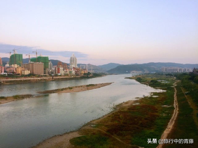 西双版纳景洪城攻略 (西双版纳景洪告庄夜市美景)