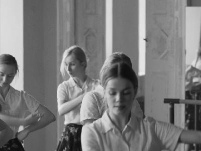 跨阶级的催泪爱情，《芳华》也没法和它比