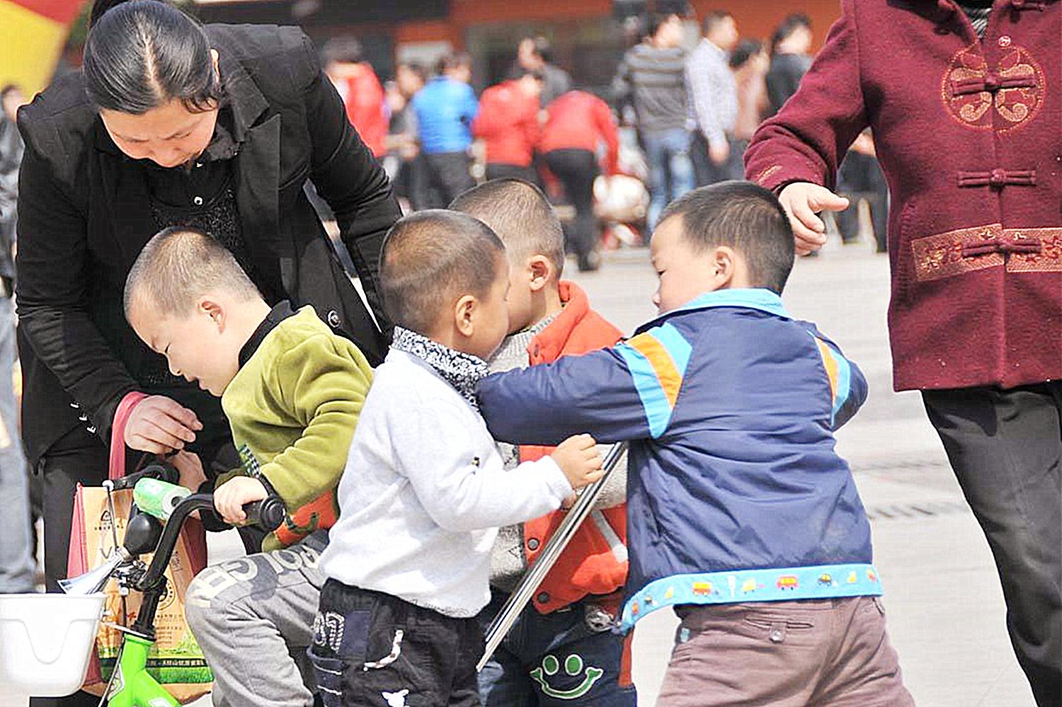 孩子在幼儿园被人打了,孩子在幼儿园被别人打了如何解决