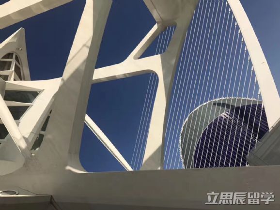 中国学生留学西班牙的10大好处：西班牙公立大学免学费