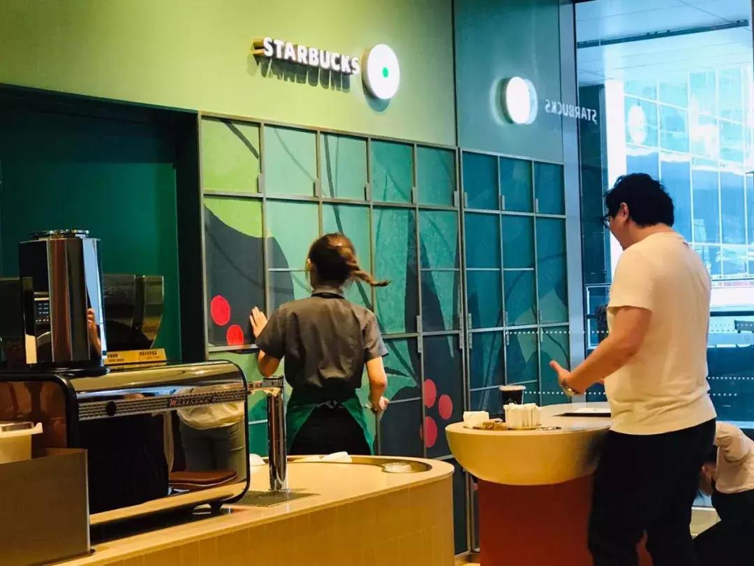 瑞幸对标星巴克店铺,瑞幸星巴克开店
