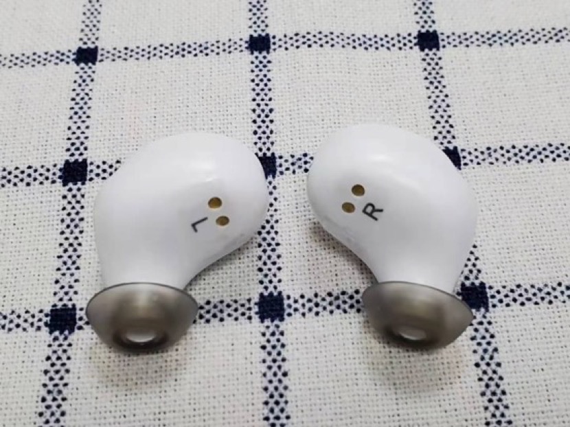 MOMAX首款TWS耳机PILLS上手体验便捷小巧续航给力