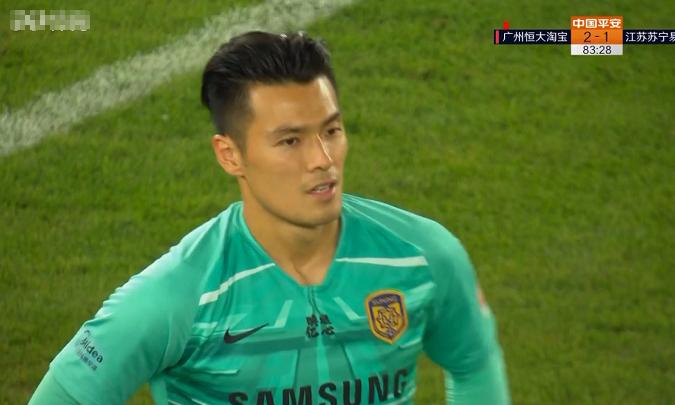 顾超抢走张琳芃头条，张翀黄油手致敬顾超，两裁判狂掏18黄1红