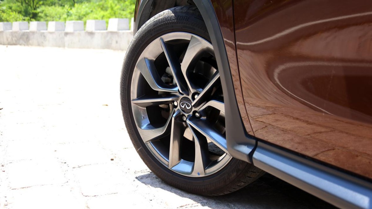 细节全面解析汽车,英菲尼迪qx50悦享版自驾