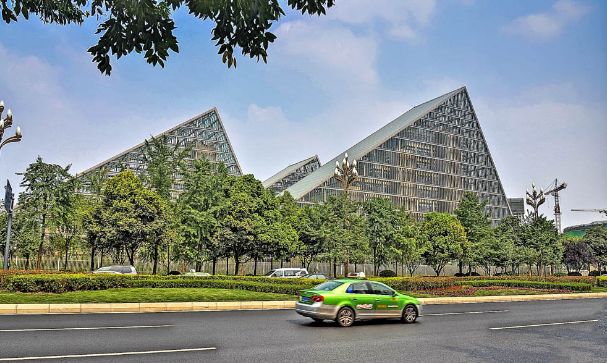 来！跟小高一起打卡2019年成马赛道网红点