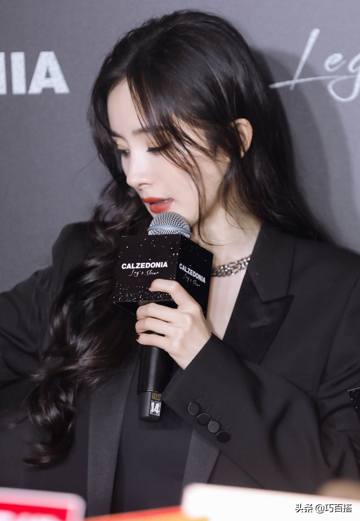 杨幂这腿也太好看了！又长又直的大长腿，性感妩媚气质范儿