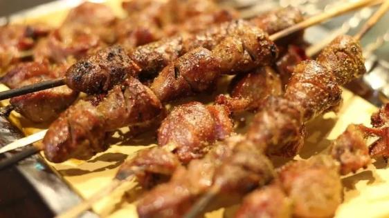 东北人吃战斗鸡,有多凶?