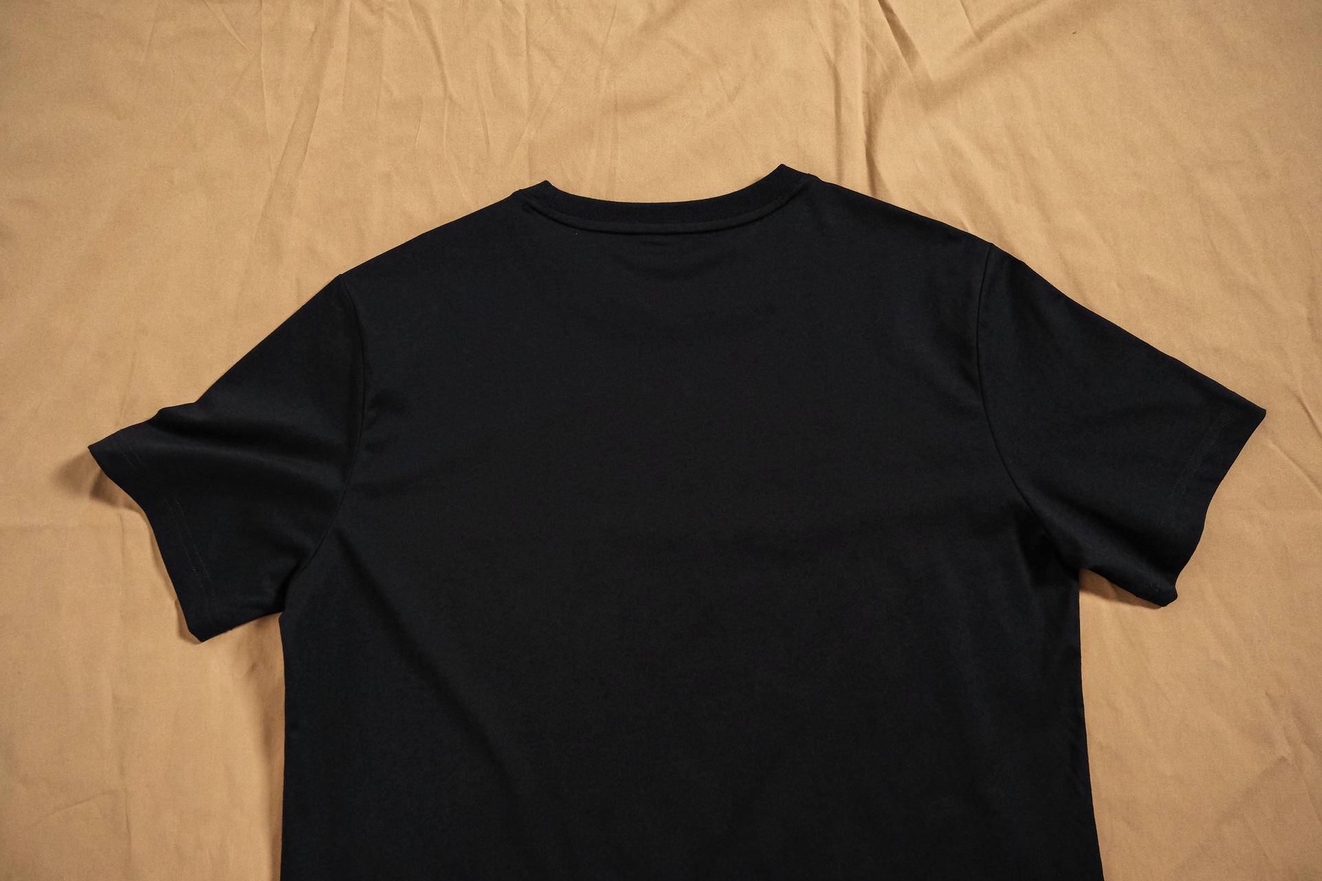 什么材质t恤适合夏天穿,夏季啥材质t恤凉快抗皱不缩水