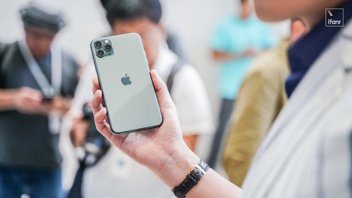 399元iphonese1代,3299元起售的iphone