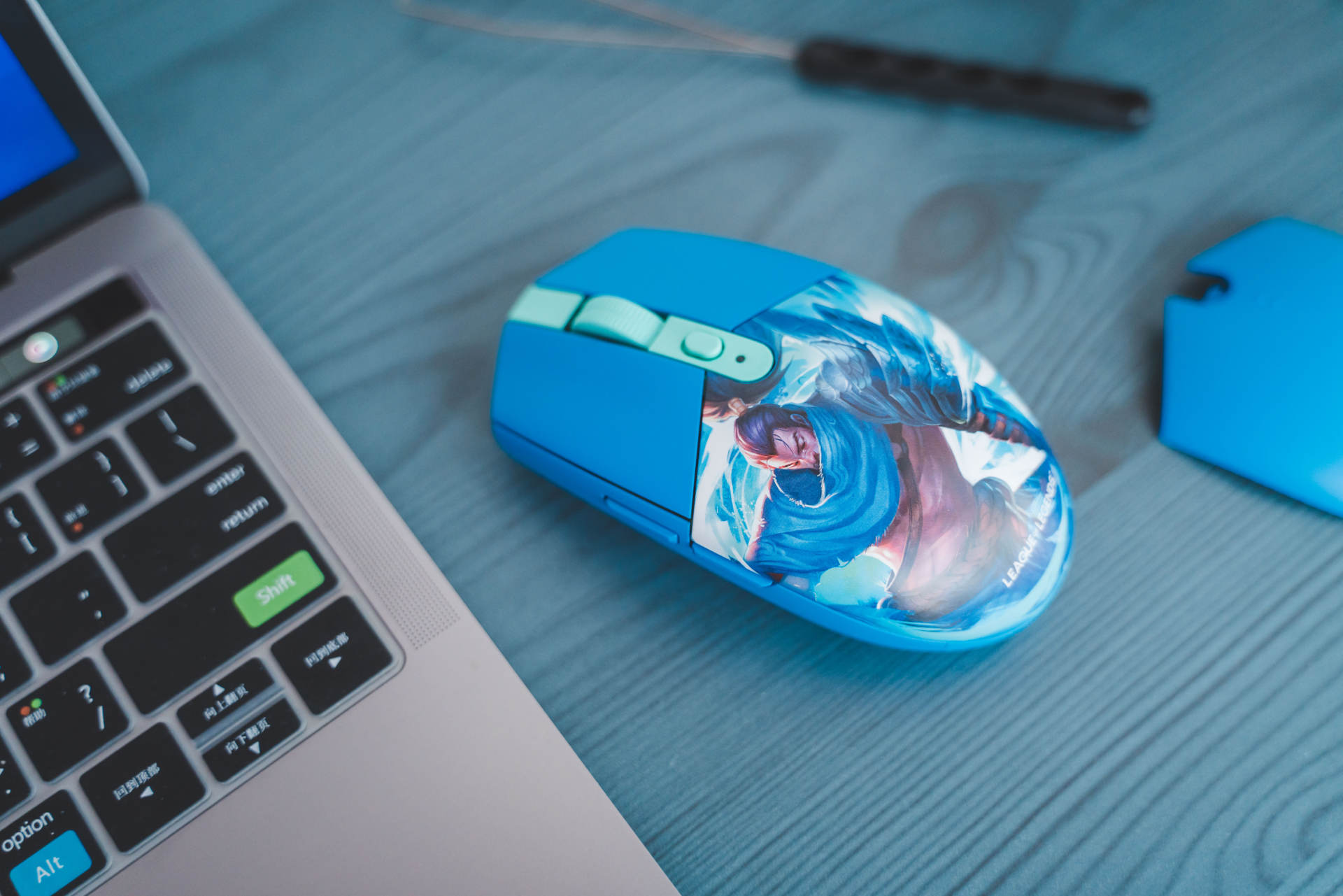 中端经典之罗技g304无线鼠标体验,无线鼠标推荐罗技g304会不会发光