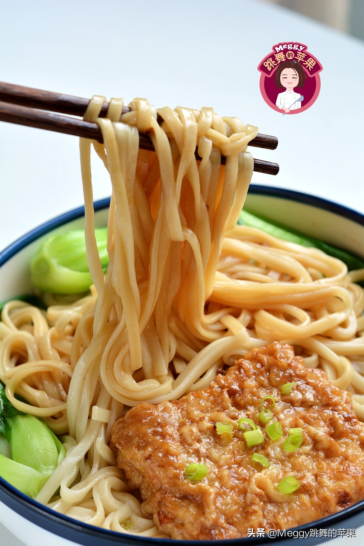 上海老式酥炸大排面,早餐来碗热气腾腾的大排面