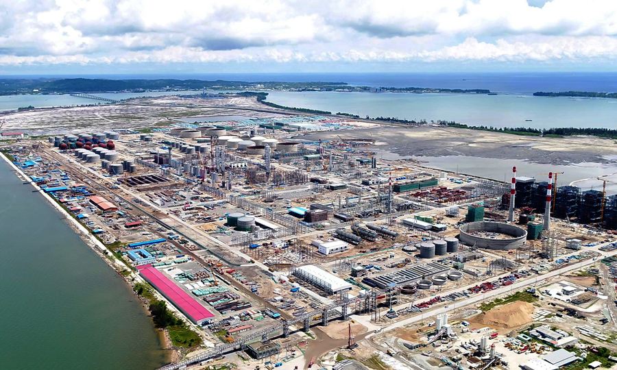 文莱国王疯狂敛财成世界首富,文莱王子挥金如土