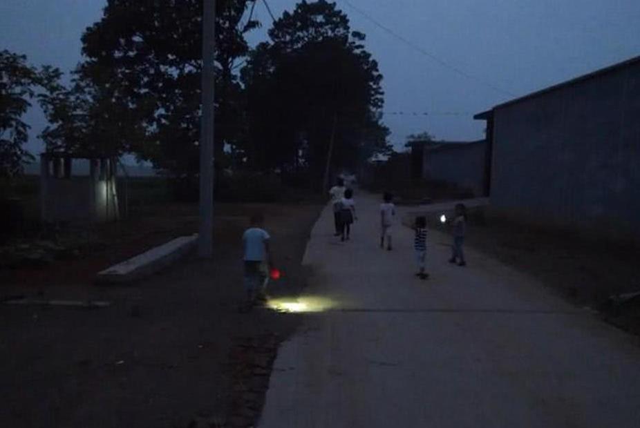 大多数人小时候都是这么度过的,为什么觉得小时候的夜晚好吓人