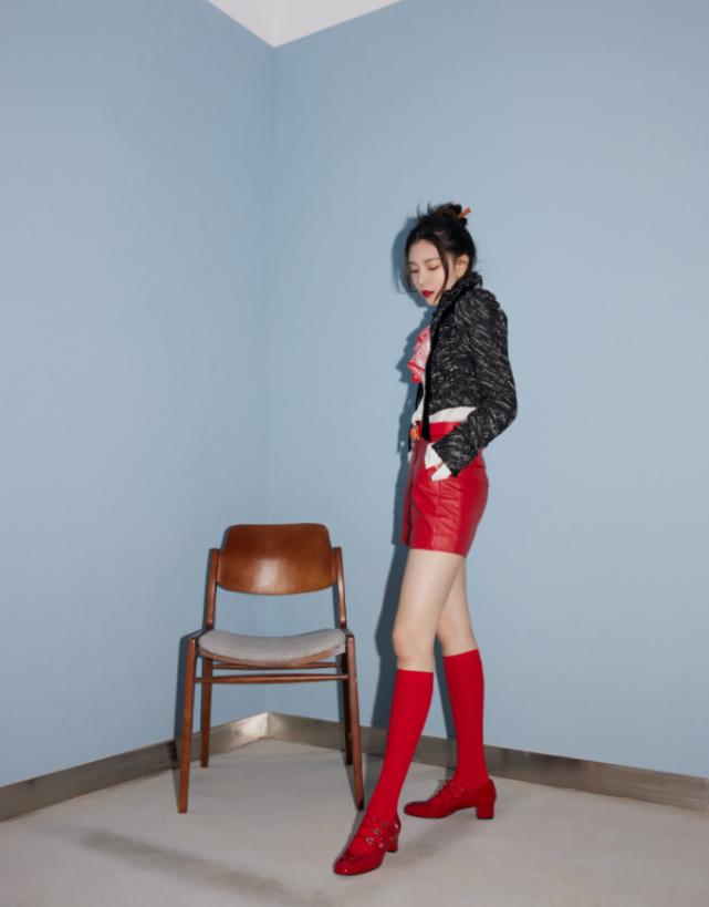 宋妍霏穿高跟长筒靴,宋妍霏同款中筒袜