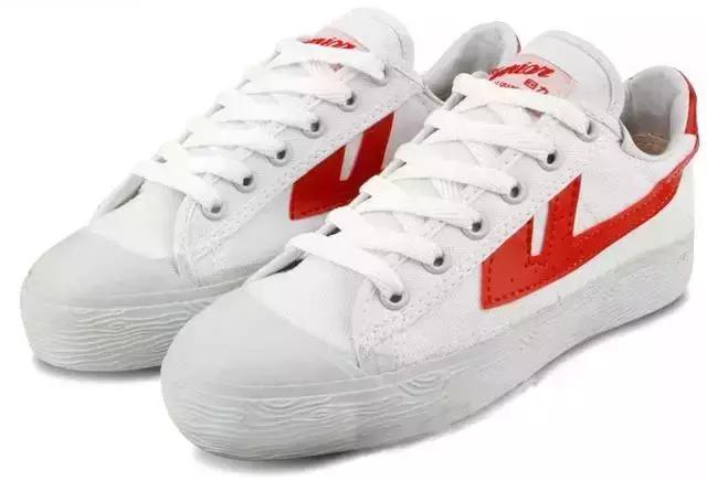 aj鞋子历史介绍,70年代前的科幻aj鞋子