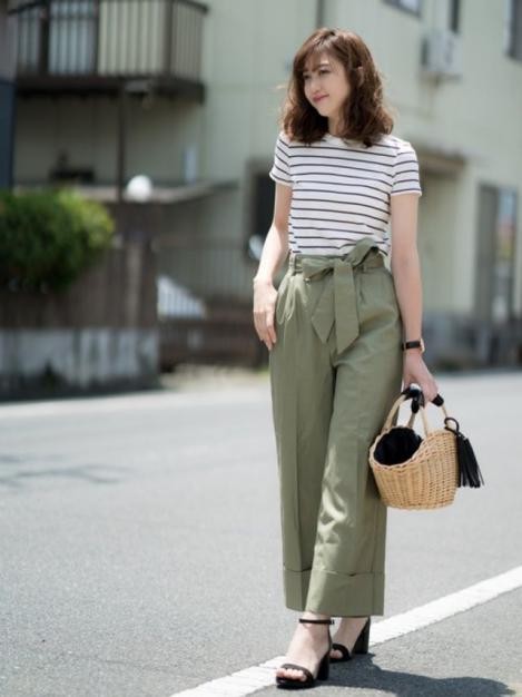 军绿色和藏蓝色裤子哪个好看,军绿色裤子和黑色裤子哪个好看