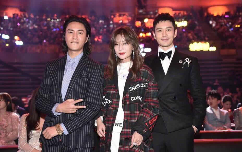 赵薇剪短发,赵薇减龄刘海