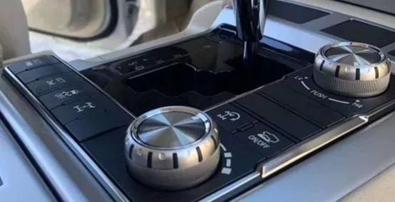 陆巡丐版对比高配霸道,陆巡丐版便宜了吗