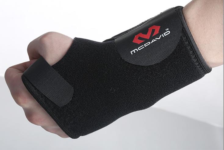 滑雪如何避免摔手腕,滑雪时如何防止手腕受伤