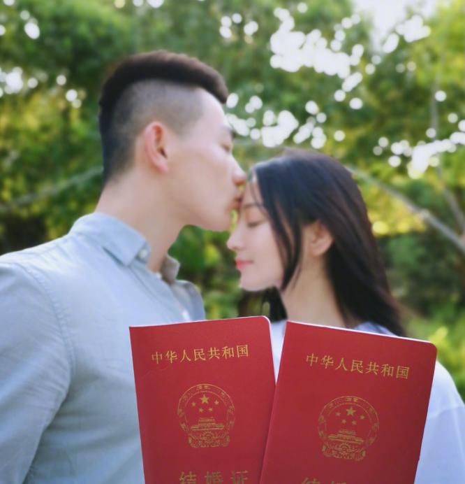 黑料铺天盖地,黑料满天飞娱乐圈