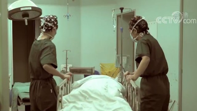 女童从17楼坠落后奇迹生还,两岁女童从18楼坠落奇迹生还