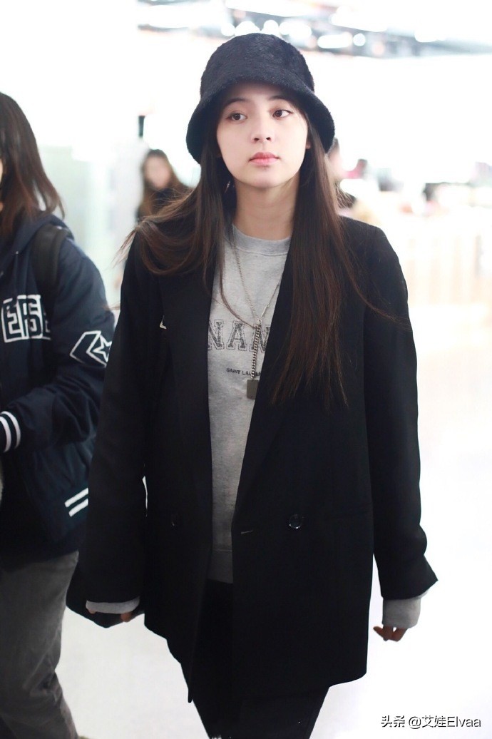 欧阳娜娜穿匡威高帮,欧阳娜娜18岁冬季穿搭