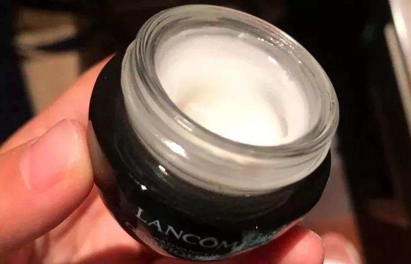 雅诗兰黛和兰蔻小黑瓶眼霜哪款好,兰蔻小黑瓶和雅诗兰黛眼霜哪个好