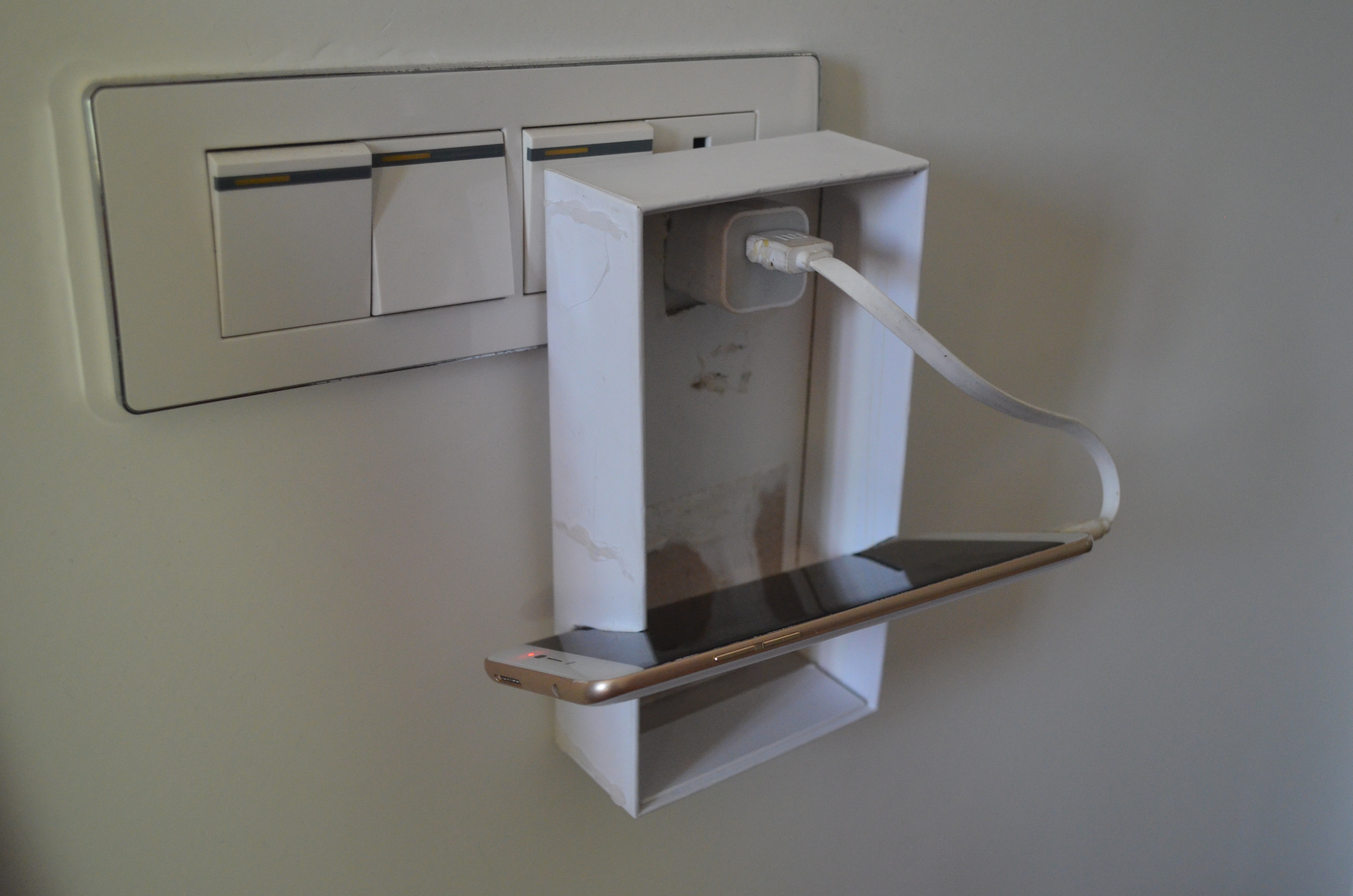 充电线插头太短怎么办,手机充电插头弯了怎么弄直