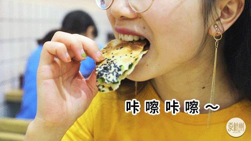 一口勾魂!这家网红烤饼店凭借独特的口感征服了无数的游客