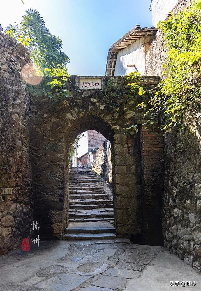 手里拿的不是大刀?最有文化的关二爷竟然藏在个古镇里