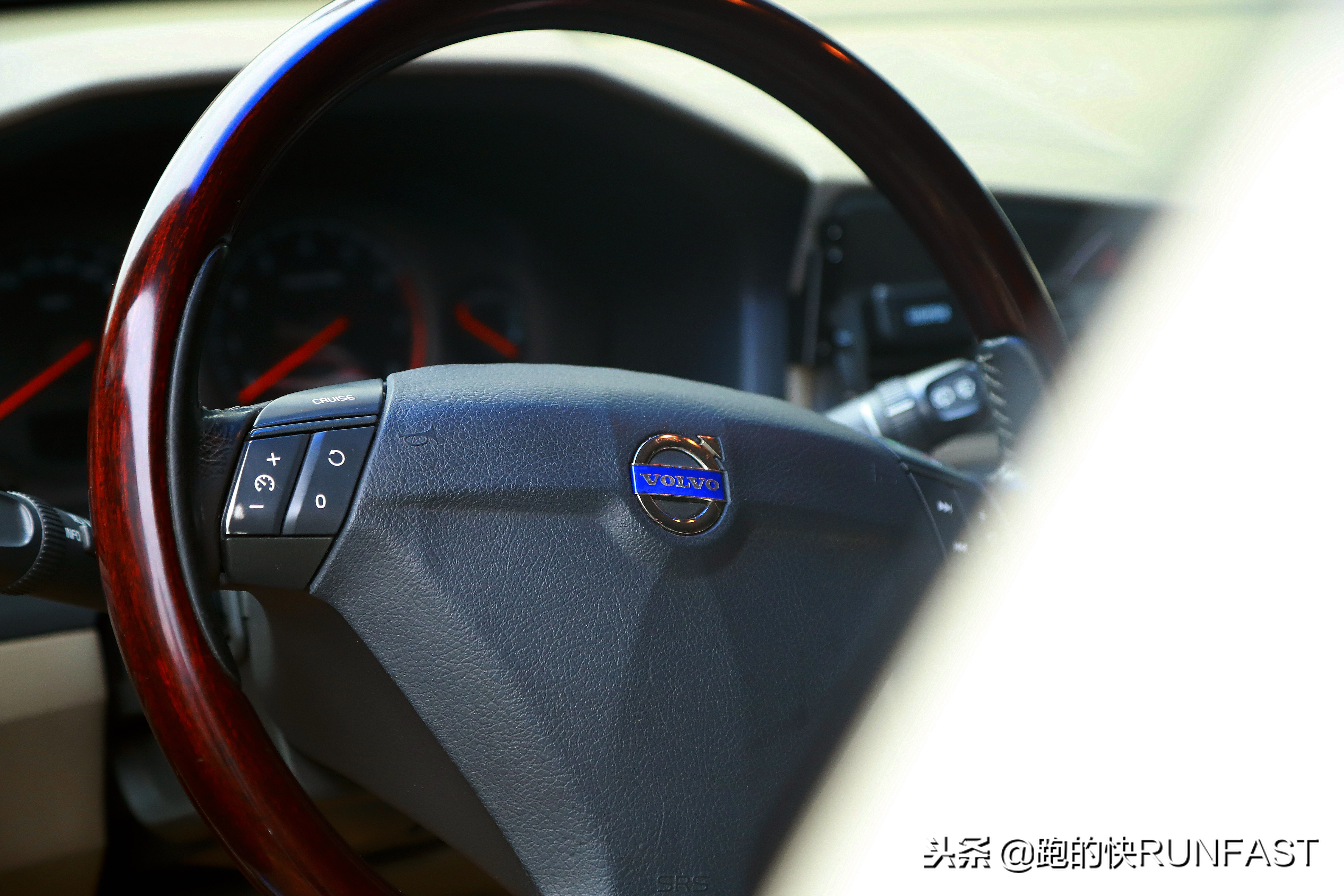 沃尔沃v60和xc60选哪个,沃尔沃xc60与v60有啥区别