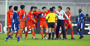 重温赛事-北京连胜，青岛垫底，2004年中超联赛（第18轮-第19轮）