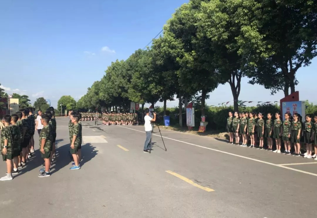 一般小升初是什么时候军训,小升初一开学就要军训