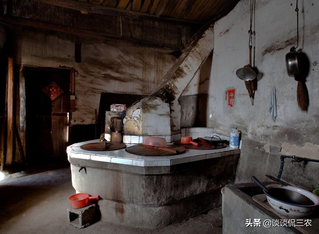 传承几千年的柴火灶，到底要不要禁用？专家建议拆除，农民有话说