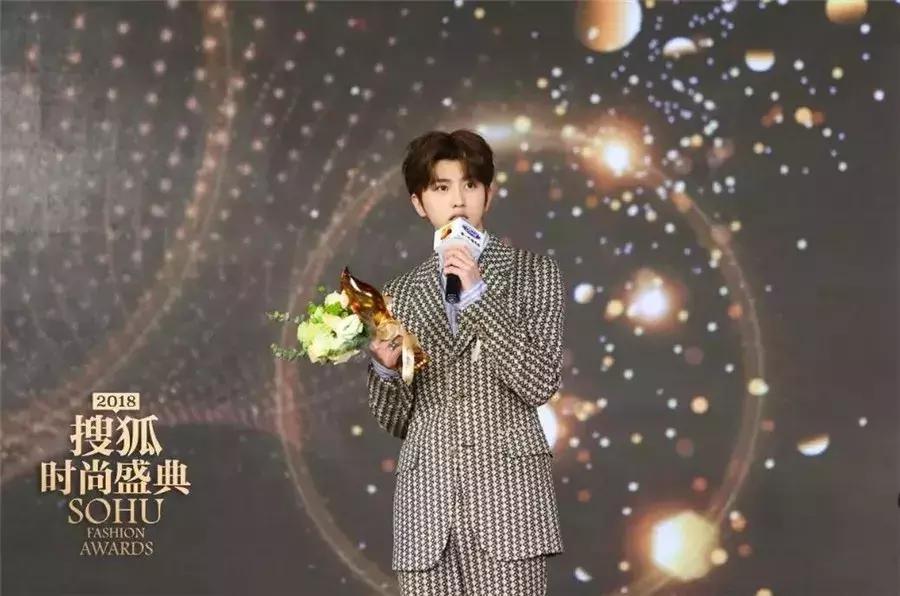 王栎鑫跟苏醒到底有什么矛盾,王栎鑫在苏醒眼中有多帅