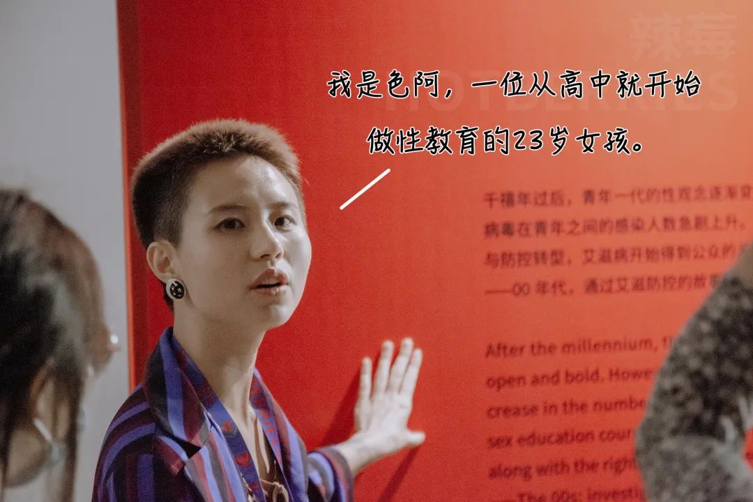 在家看*片A**被老妈撞见，她反手就带我去了个“18禁”场所