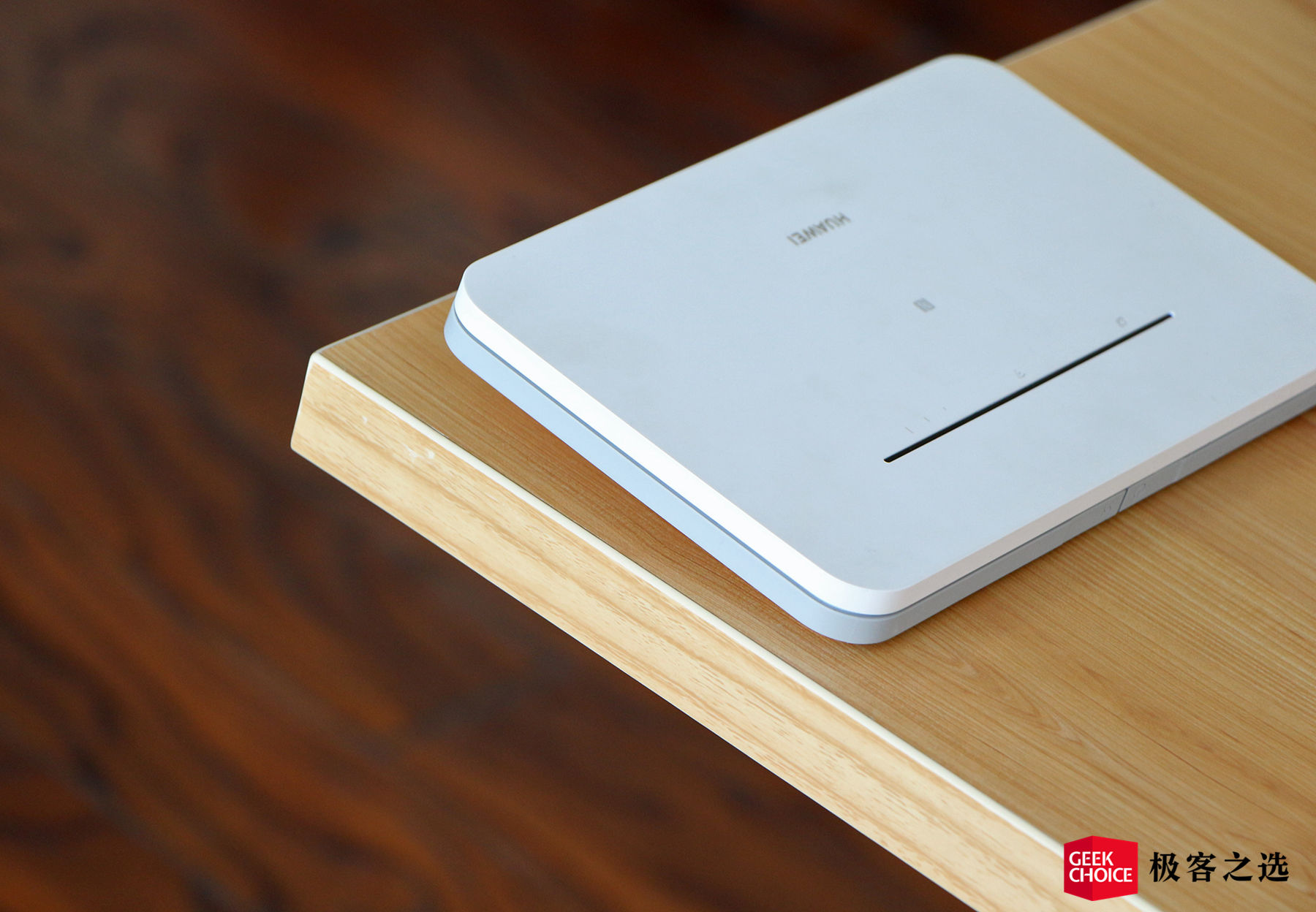 华为移动路由器：插卡就能提供Wi-Fi，出差再也不愁没网了