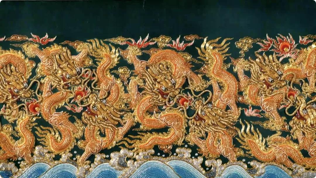 一座是工艺“潮”城，一座是设计“潮”城：潮绣的华丽转身