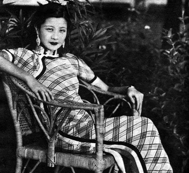 旗袍大师褚宏生年轻时照片,褚宏生旗袍裁剪