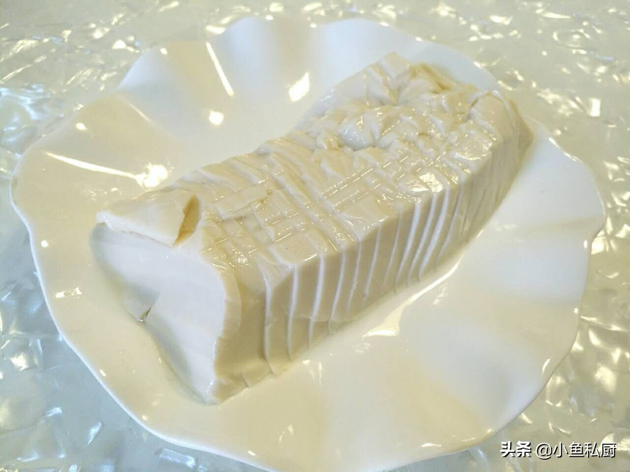 夏天太热就别炒菜了，试试这道凉菜吧，低脂高钙又爽口，越吃越香