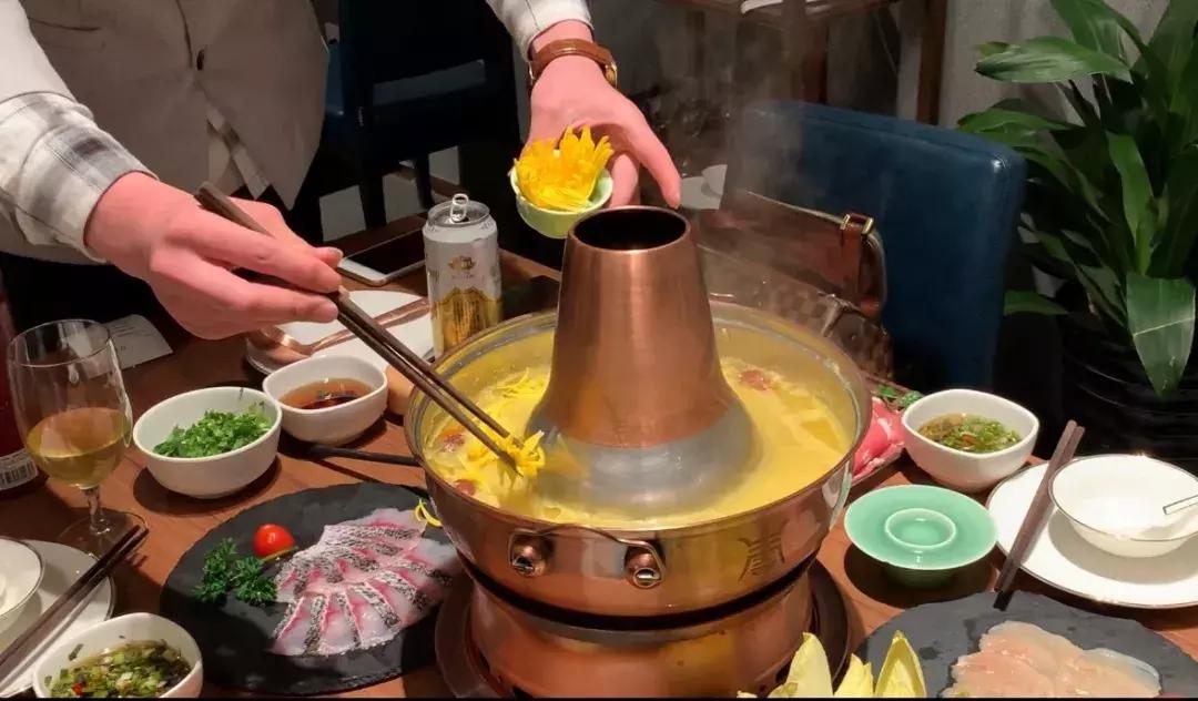 100岁长寿指南：人懒、有钱、吃花、不当官