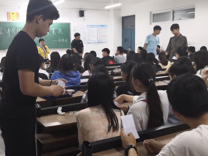 加入大学辅导员有什么好处,大学生选上辅导员有什么好处