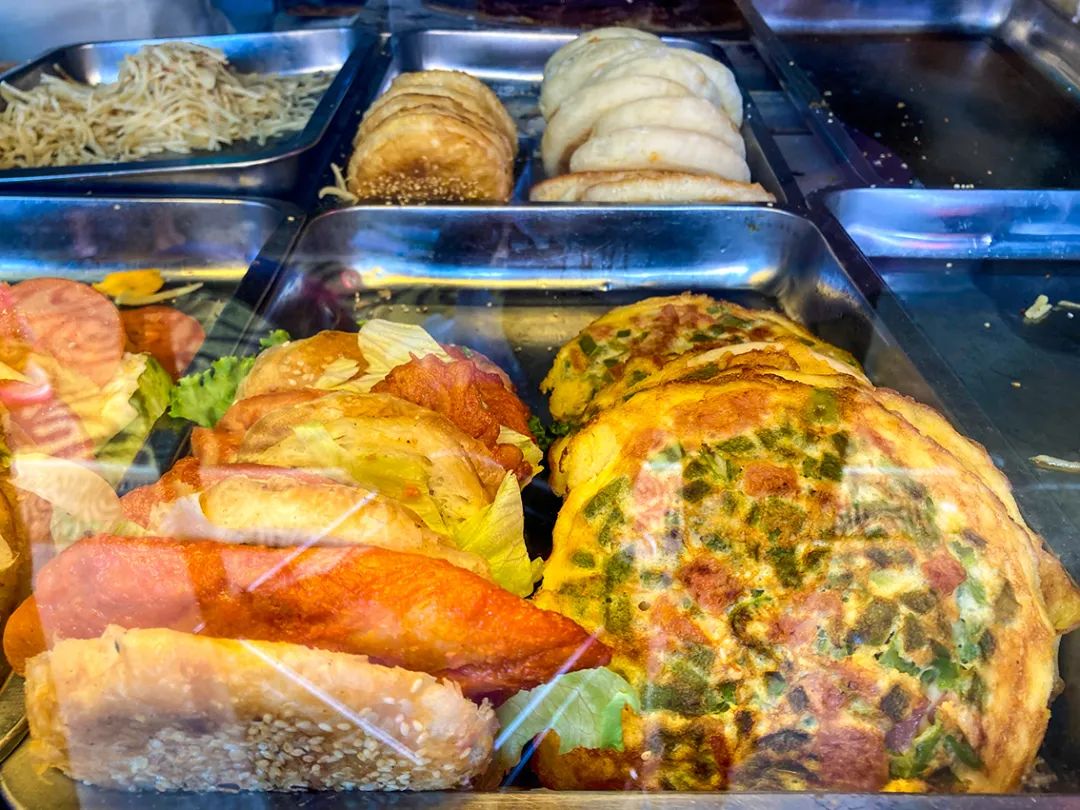 不错挺便宜的早市,附近比较旺的早市